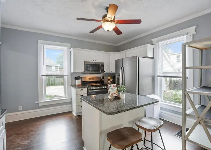 The Indiana Stunner Holiday home Columbus